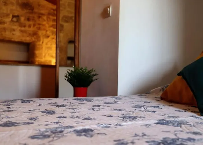 Entre Uzes Et Le Pont-du-gard Le Logis D'autrefois Apartamento
