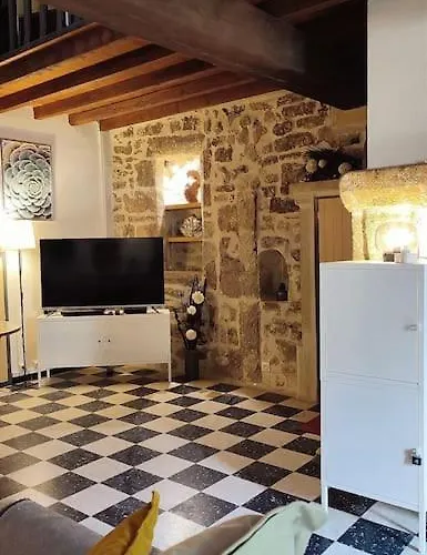Entre Uzes Et Le Pont-du-gard Le Logis D'autrefois